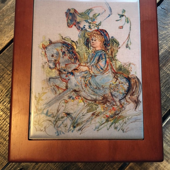 Edna Hibel “Girl on Horse” felt wooden trinket box - Picture 4 of 13